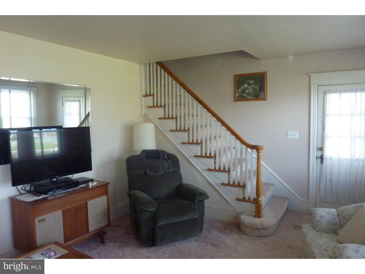 671 Garton Road Bridgeton, NJ 08302 - Photo 4 of 24 Living Room