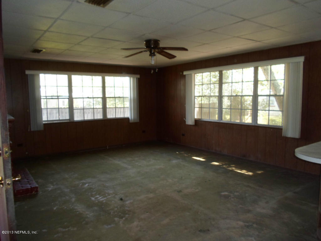 10423 Piedmont Road Jacksonville, FL 32218 - Photo 11 of 31 Family Room