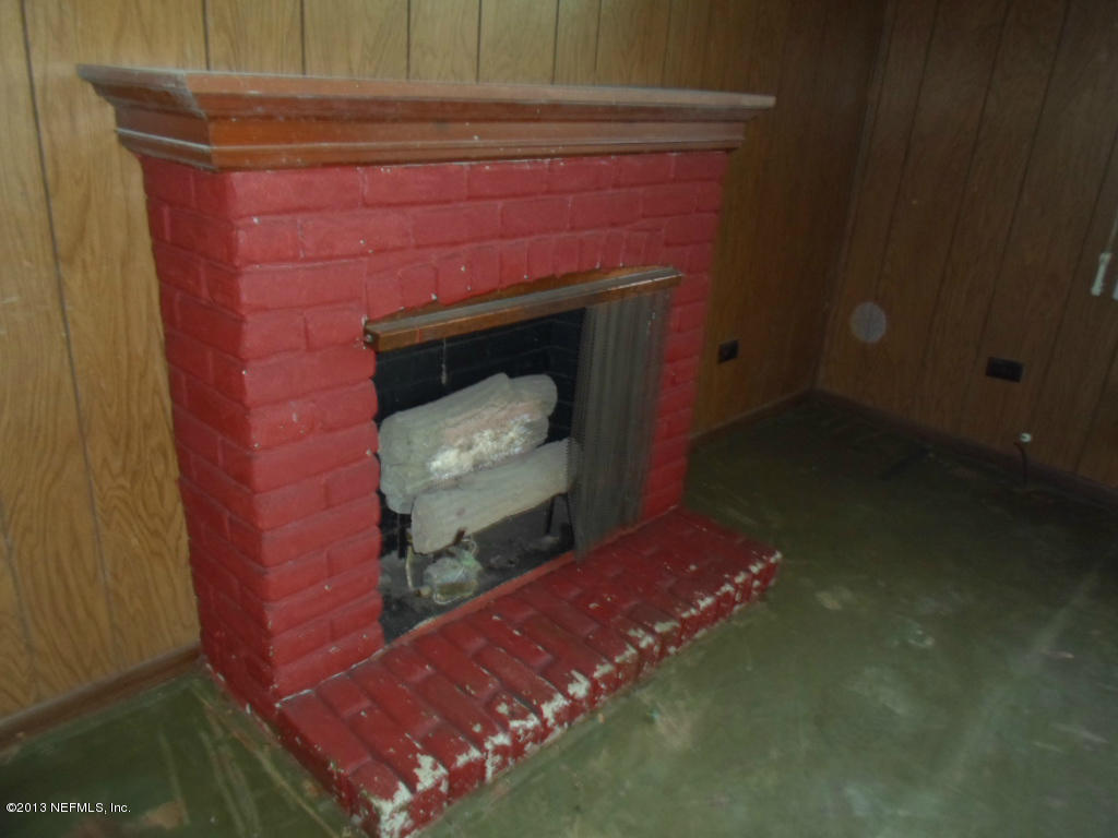 10423 Piedmont Road Jacksonville, FL 32218 - Photo 12 of 31 Gas LP Fireplace in family room