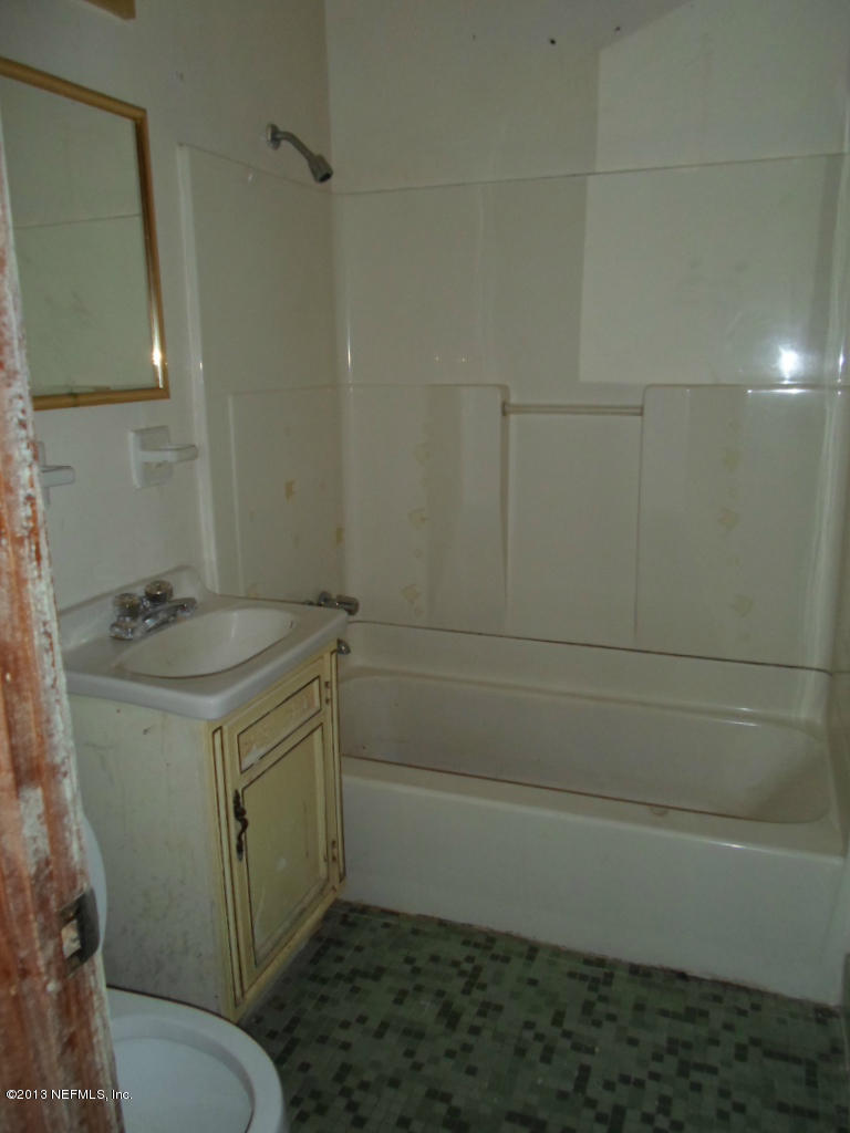 10423 Piedmont Road Jacksonville, FL 32218 - Photo 16 of 31 Bathroom