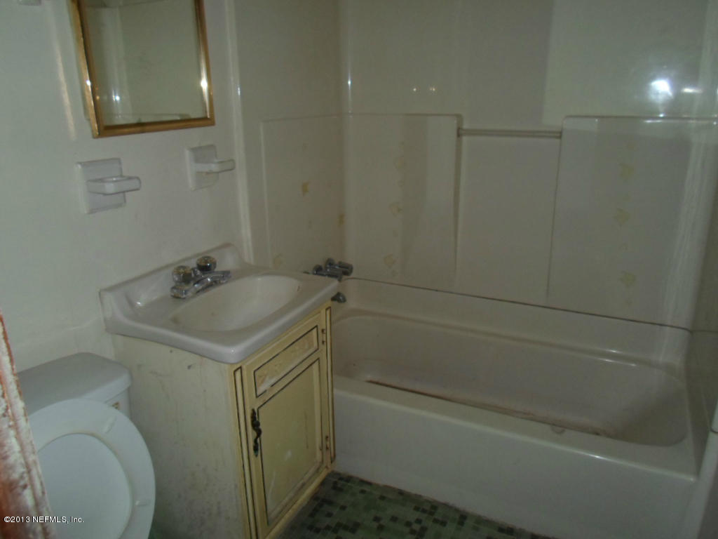 10423 Piedmont Road Jacksonville, FL 32218 - Photo 17 of 31 Bathroom 2
