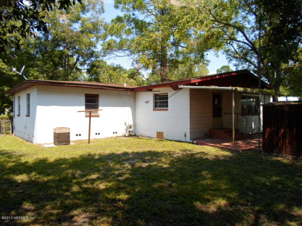 10423 Piedmont Road Jacksonville, FL 32218 - Photo 26 of 31 Back of Home Bedroom side