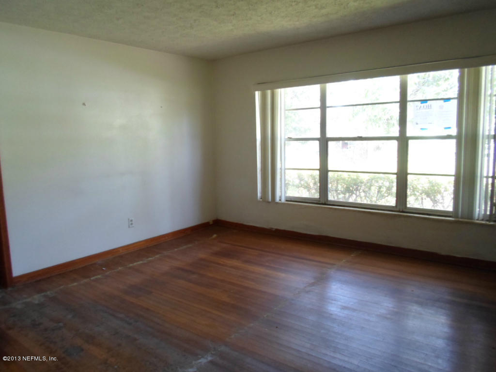 10423 Piedmont Road Jacksonville, FL 32218 - Photo 5 of 31 Living Room