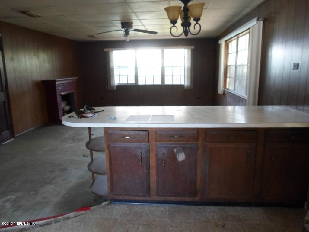 10423 Piedmont Road Jacksonville, FL 32218 - Photo 10 of 31 Breakfast bar