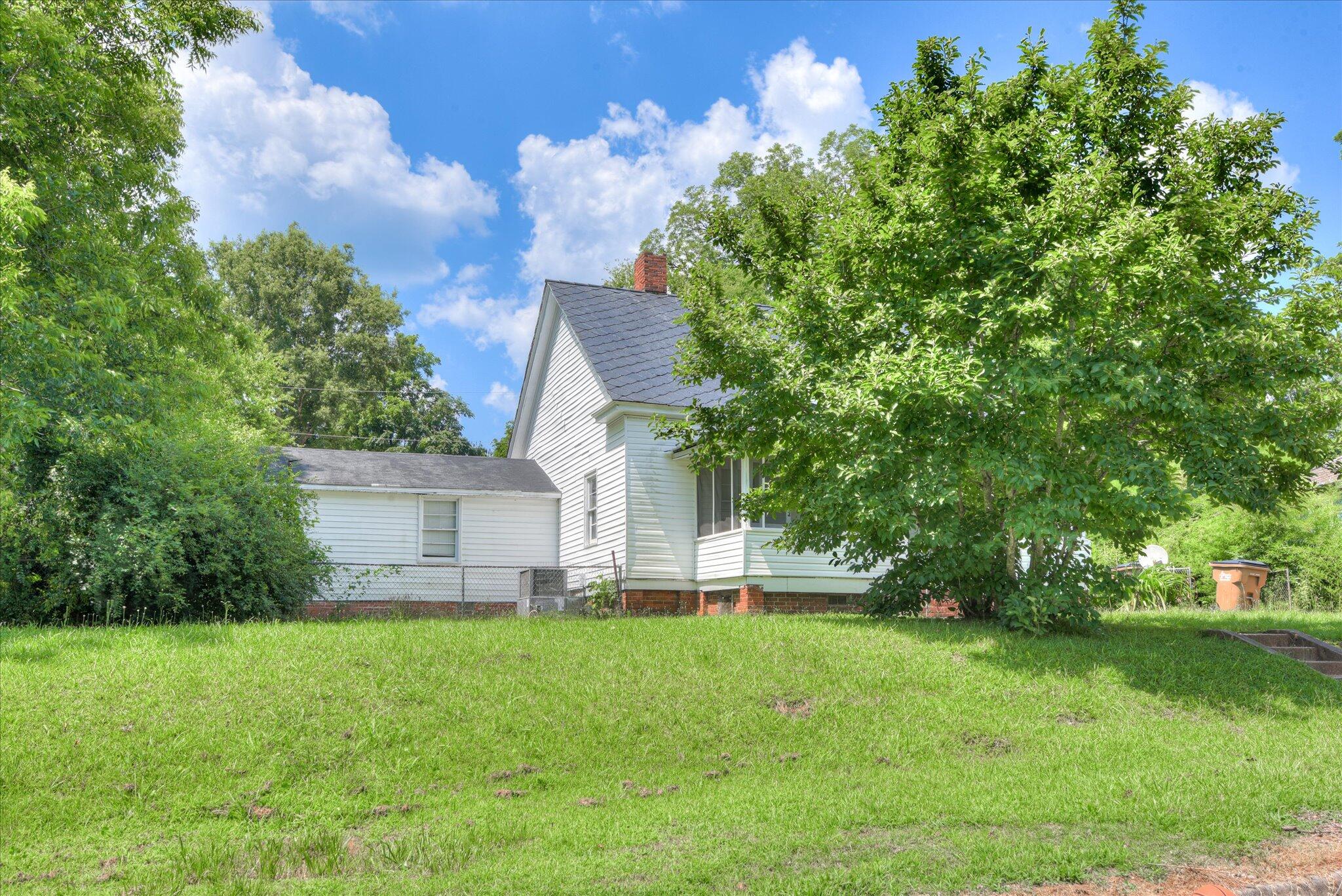 216 Circle Street Edgefield, SC 29824 - Photo 3 of 28
