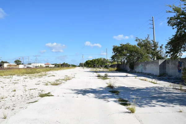 $800,000 | 1666 North Old Dixie Highway, Jupiter, FL 33469