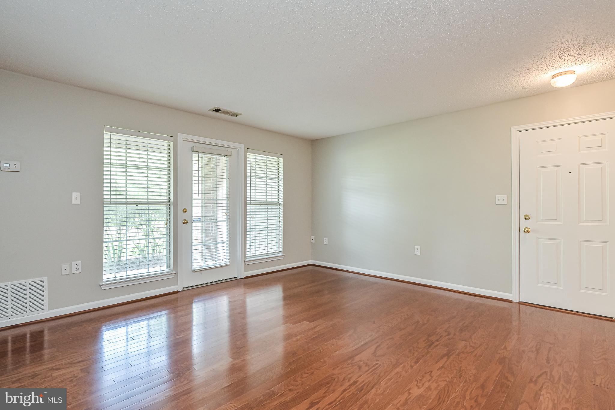 20952 Timber Ridge Terrace, Unit 103 Ashburn, VA 20147 - Photo 4 of 24 Light and bright large living room