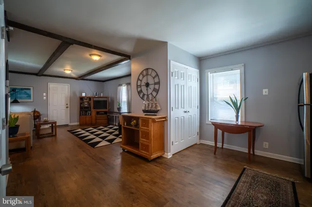 a view of a livingroom with furniture and windows
