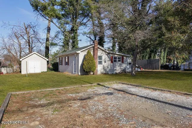 $765,000 | 49 Appleton Avenue, Leonardo, NJ 07737