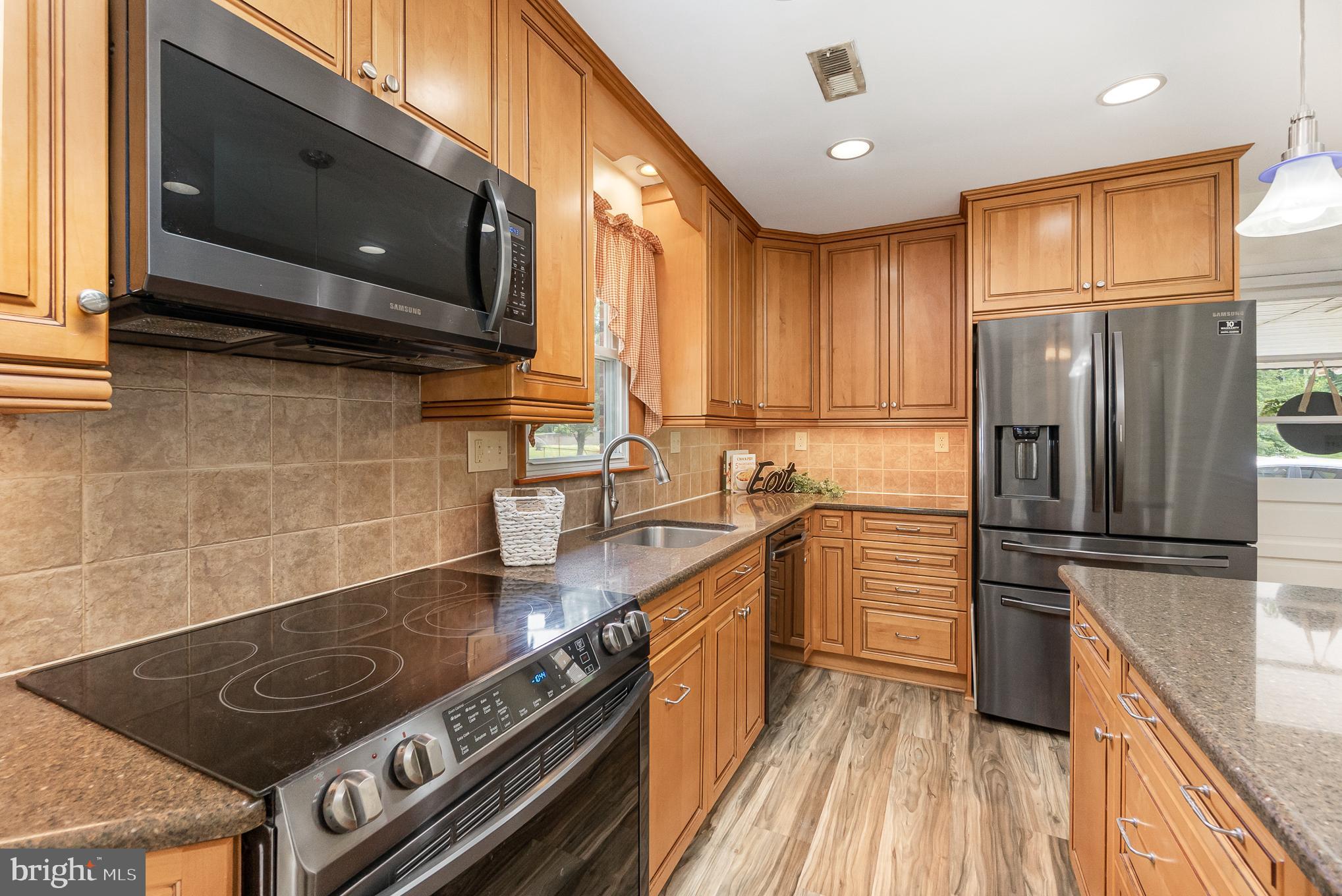 2120 Turkey Point Road Essex, MD 21221 - Photo 15 of 42 You want to cook here!