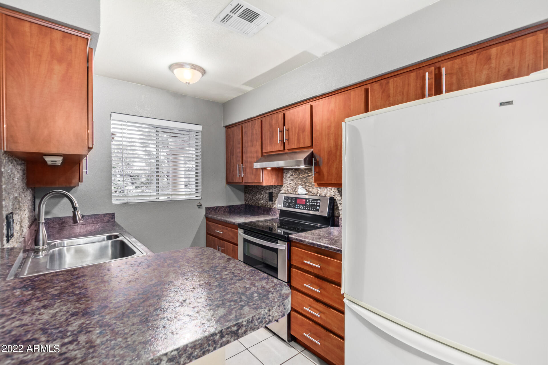 93 North Cooper Road, Unit 37 Chandler, AZ 85225 - Photo 21 of 32 10 - Cooper