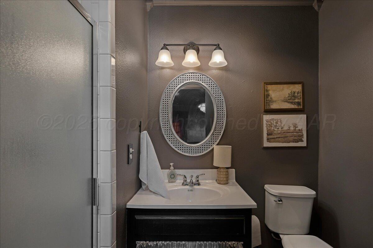 4814 South Austin Street Amarillo, TX 79110 - Photo 11 of 19 11-Primary Bathroom