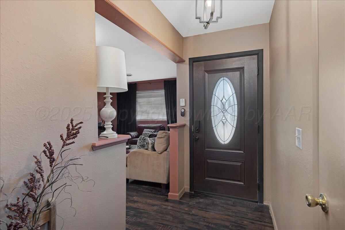 4814 South Austin Street Amarillo, TX 79110 - Photo 2 of 19 02-Foyer