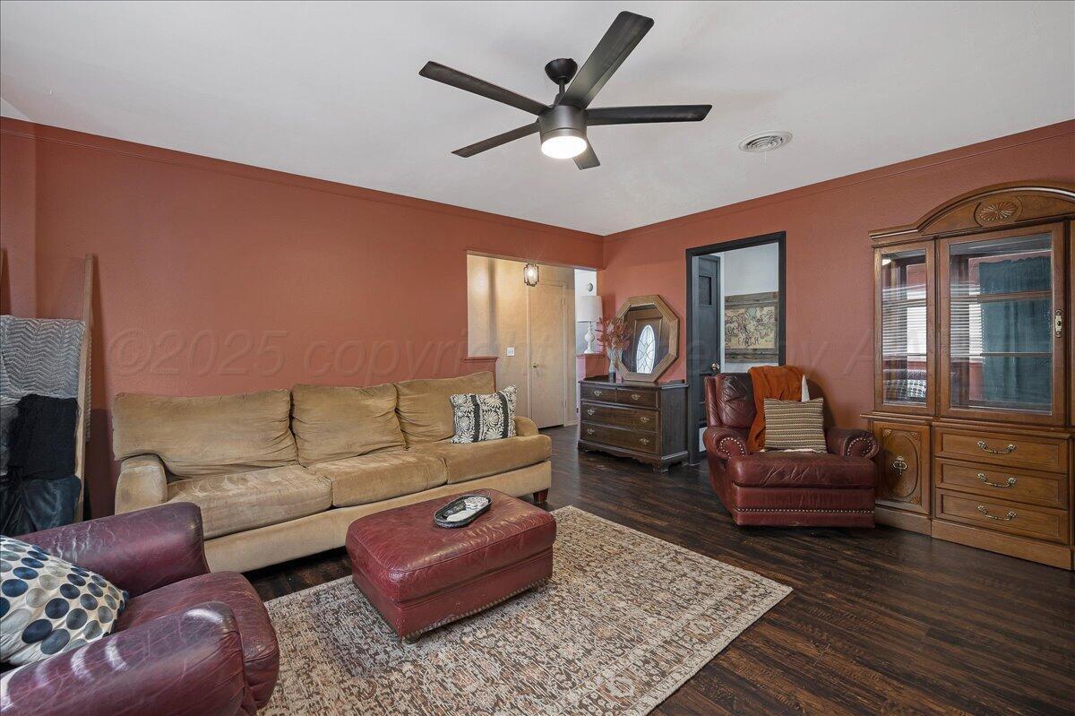 4814 South Austin Street Amarillo, TX 79110 - Photo 4 of 19 04-Living Room 2