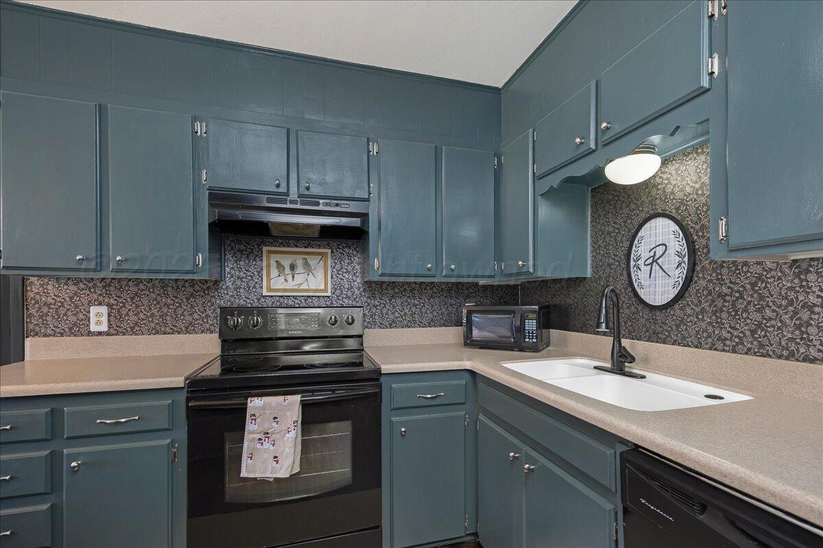 4814 South Austin Street Amarillo, TX 79110 - Photo 6 of 19 06-Kitchen 2