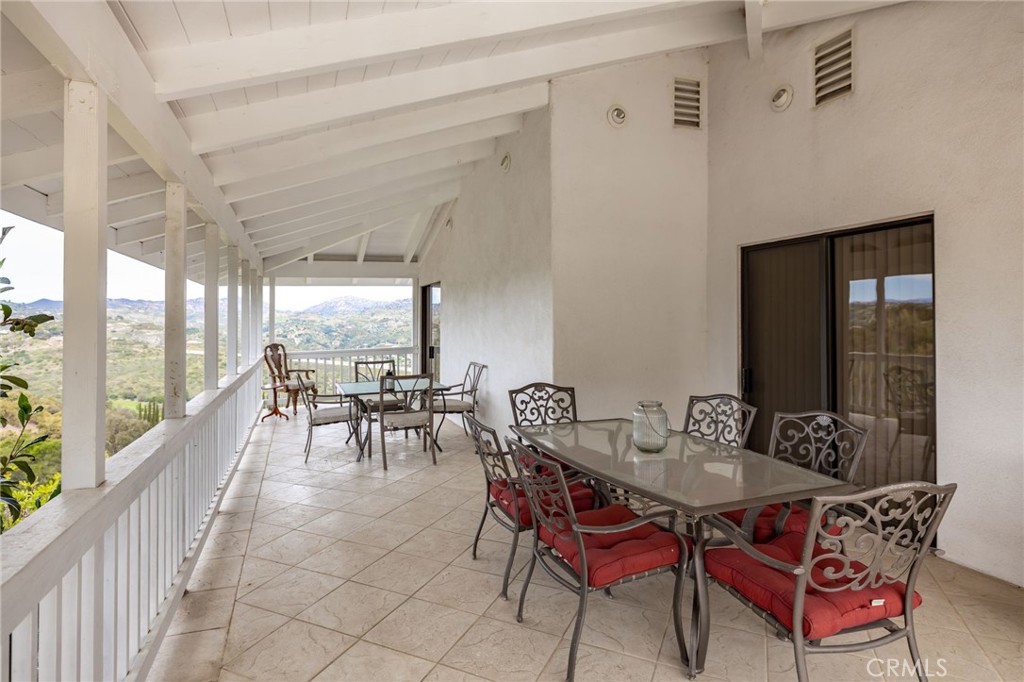 2160 Puerto Del Mundo Fallbrook, CA 92028 - Photo 17 of 63
