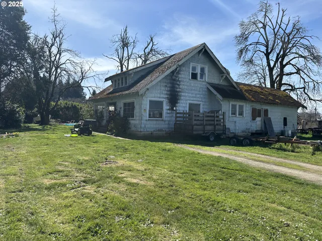 $458,000 | 83354 North Pacific Highway, Creswell, OR 97426