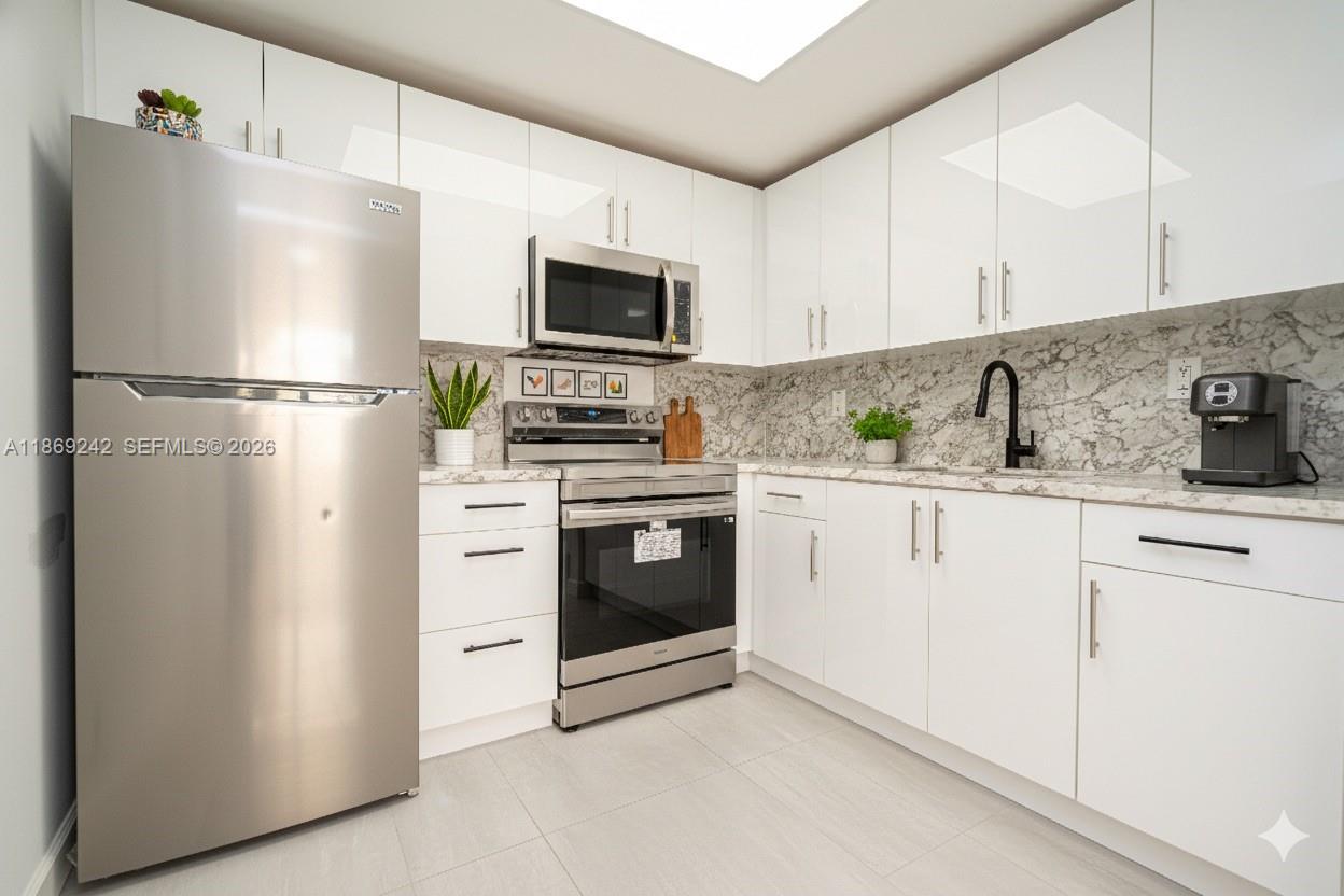 402 Capri H, Unit 402 Delray Beach, FL 33484 - Photo 12 of 32 virtually stage