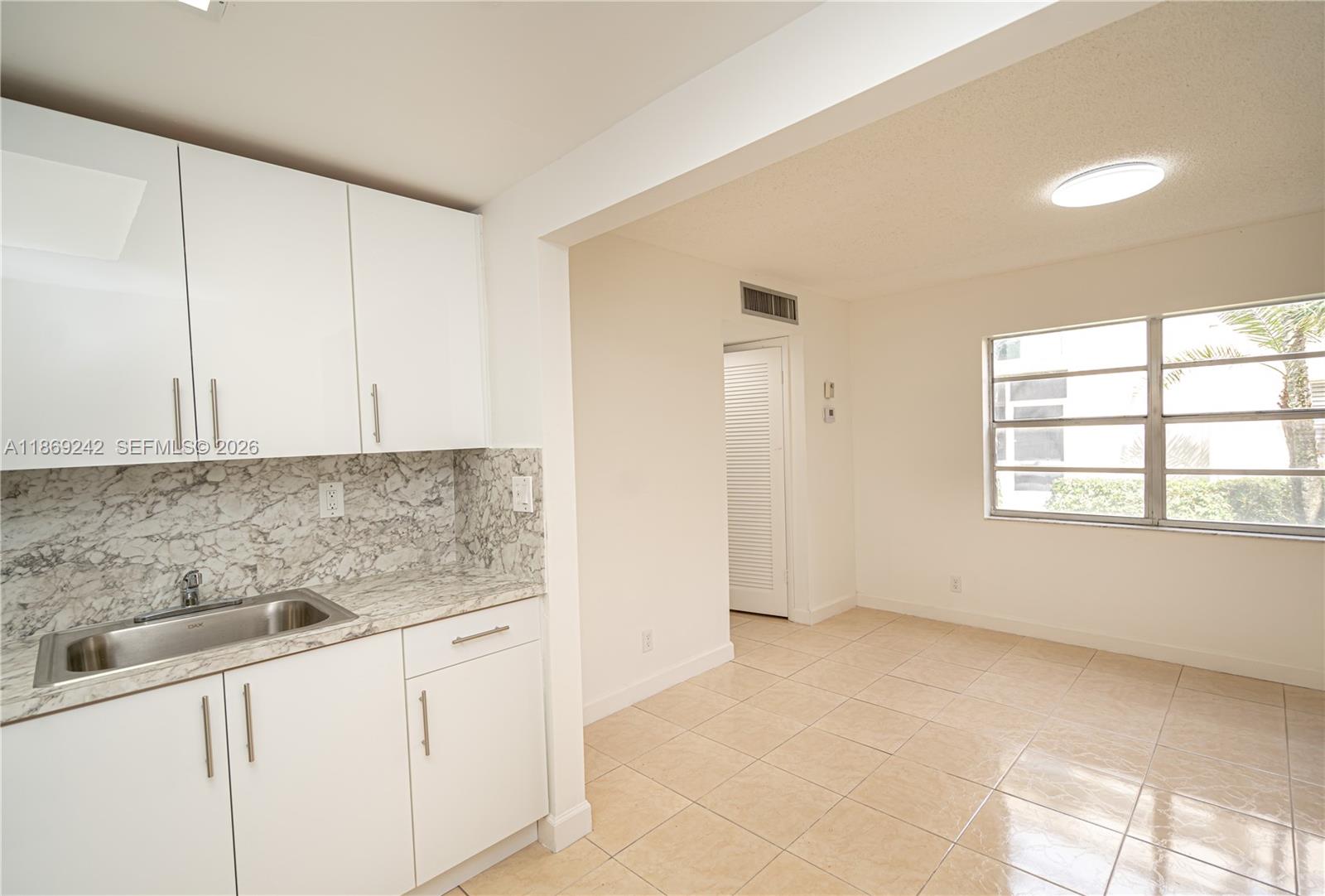 402 Capri H, Unit 402 Delray Beach, FL 33484 - Photo 14 of 32