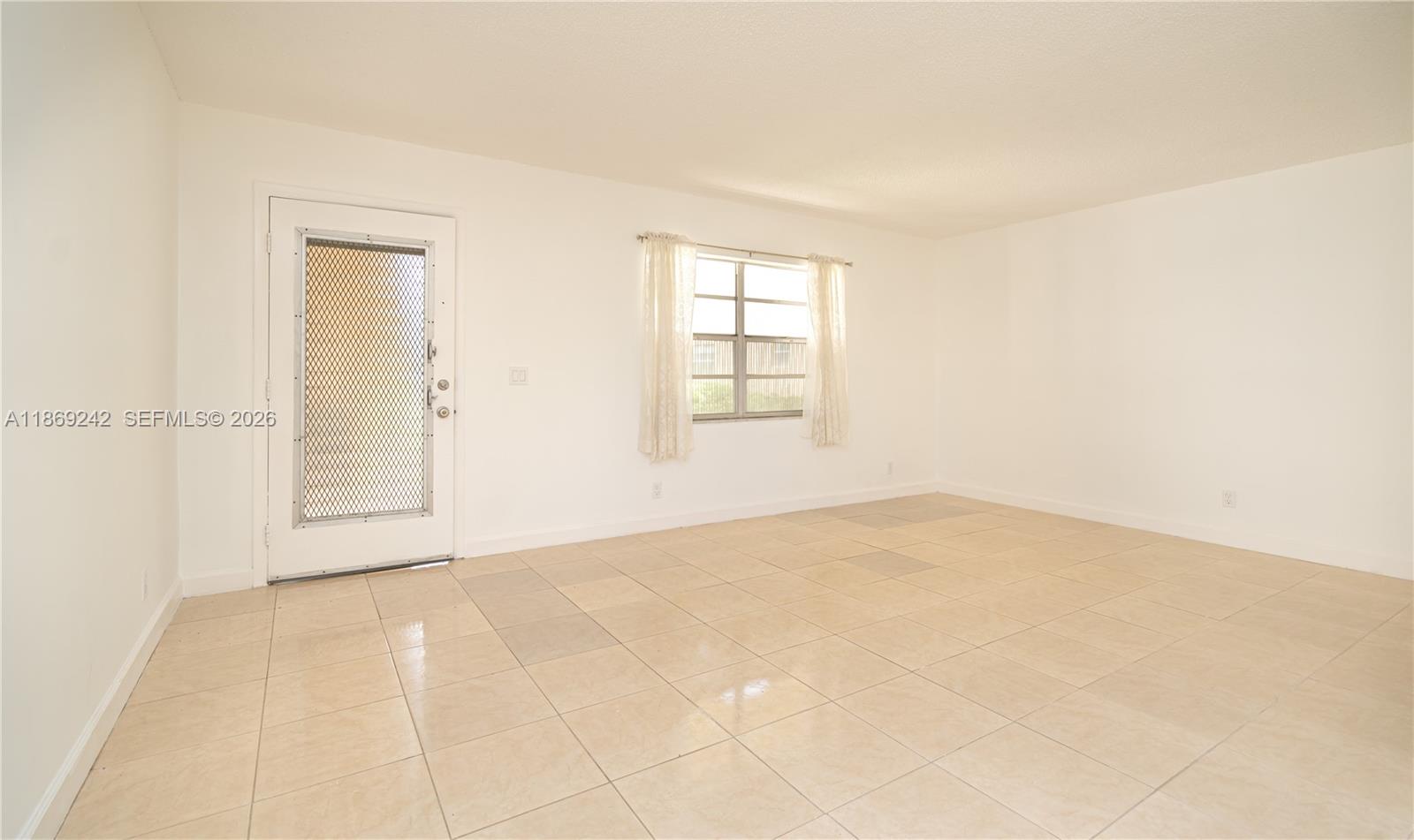402 Capri H, Unit 402 Delray Beach, FL 33484 - Photo 7 of 32