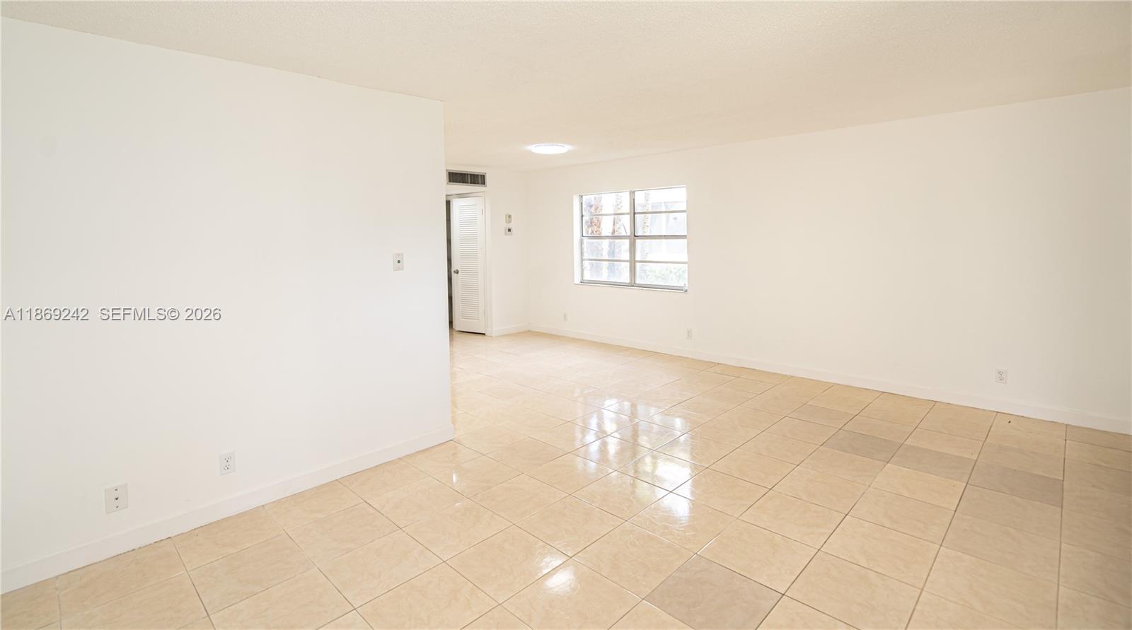 402 Capri H, Unit 402 Delray Beach, FL 33484 - Photo 8 of 32