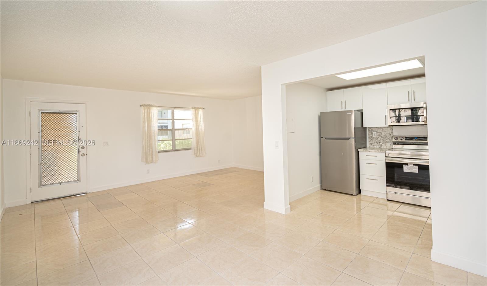 402 Capri H, Unit 402 Delray Beach, FL 33484 - Photo 9 of 32
