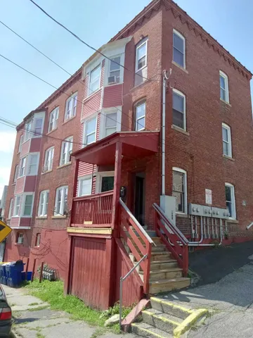 $1,250 | 121 Lounsbury Street, Unit 3E, Waterbury, CT 06706