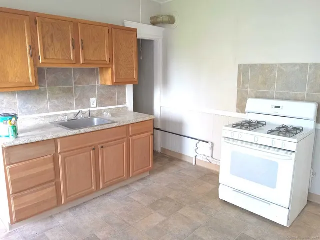 $1,250 | 121 Lounsbury Street, Unit 3E, Waterbury, CT 06706