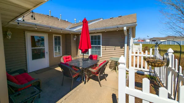 $259,900 | 1906 Oak Tree Lane, Unit B, Rose Creek, MN 55970