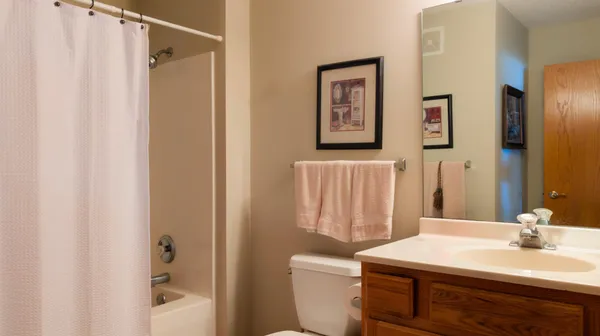 $259,900 | 1906 Oak Tree Lane, Unit B, Rose Creek, MN 55970