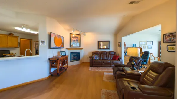$259,900 | 1906 Oak Tree Lane, Unit B, Rose Creek, MN 55970