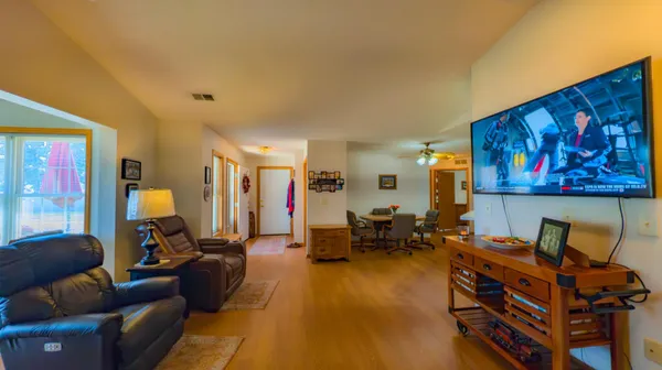 $259,900 | 1906 Oak Tree Lane, Unit B, Rose Creek, MN 55970