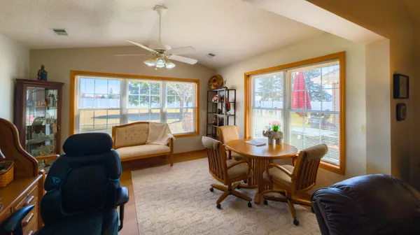 $259,900 | 1906 Oak Tree Lane, Unit B, Rose Creek, MN 55970