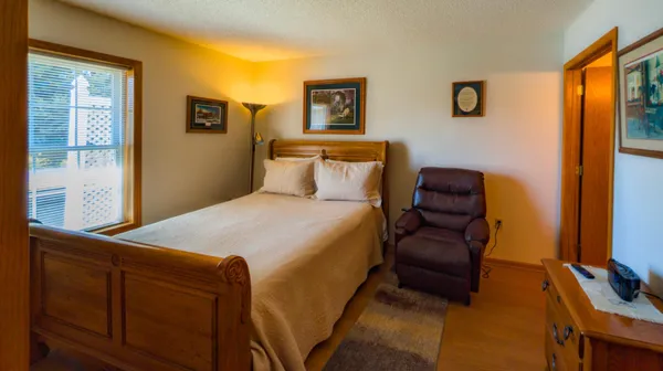 $259,900 | 1906 Oak Tree Lane, Unit B, Rose Creek, MN 55970