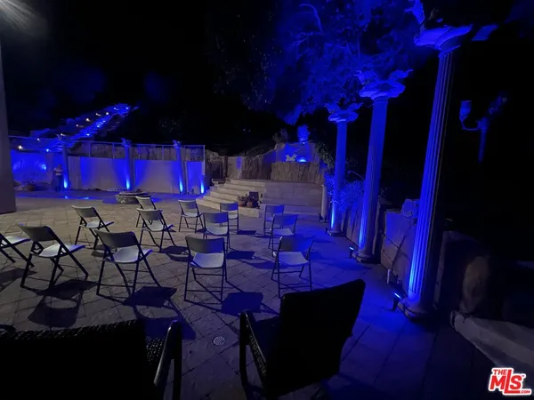 a room with lots of wooden chairs