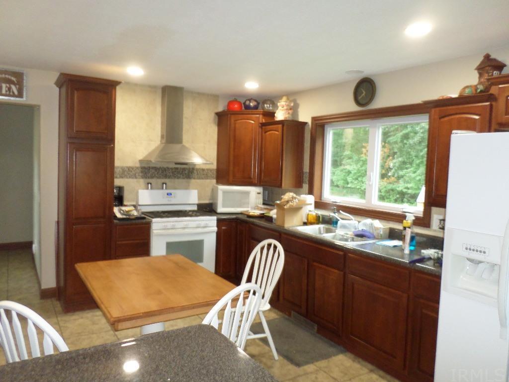 83 West 600 South Rochester, IN 46975 - Photo 5 of 11