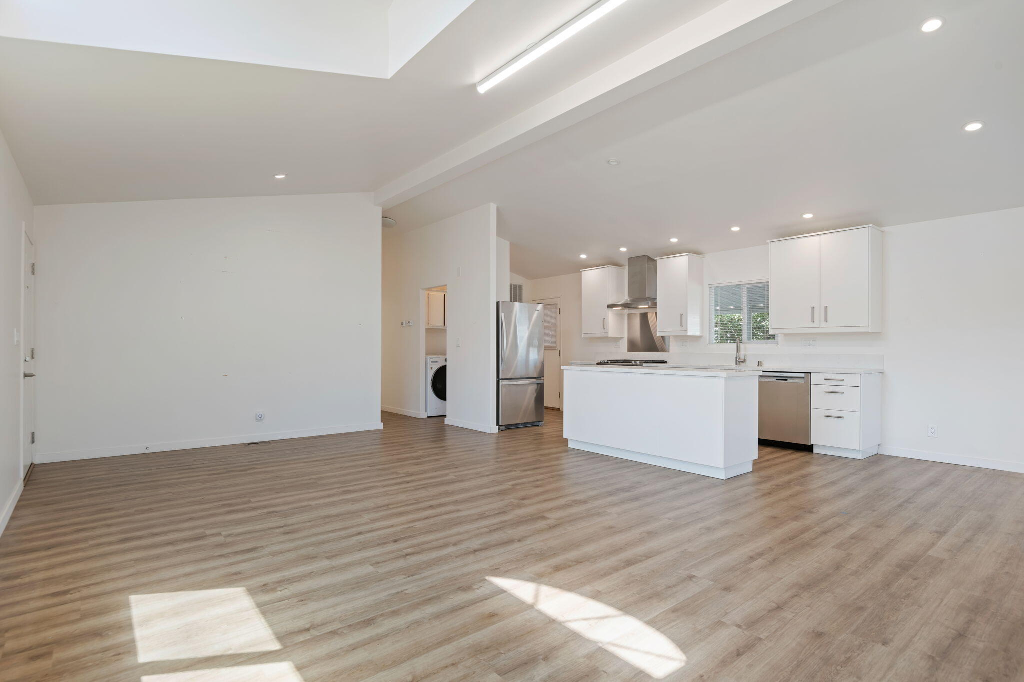 333 Old Mill Road, Unit SPC 252 Santa Barbara, CA 93110 - Photo 5 of 22 09-Living Area