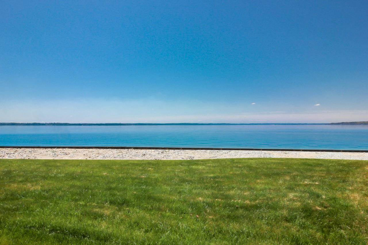 1946 Pine Point Road Traverse City, MI 49686 - Photo 7 of 47 1889701-6.JPG