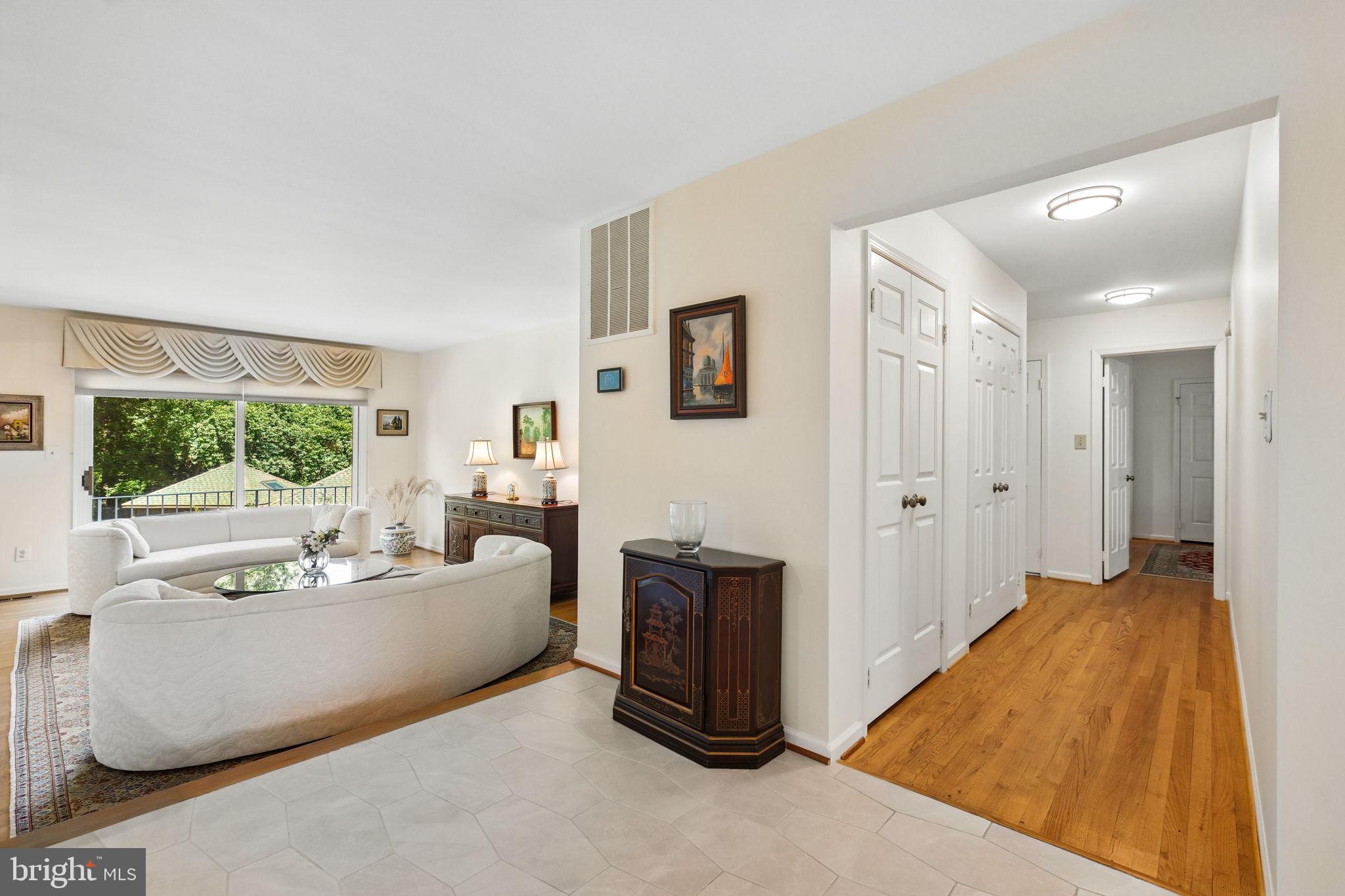 11900 Canfield Road Potomac, MD 20854 - Photo 17 of 44 Interior
