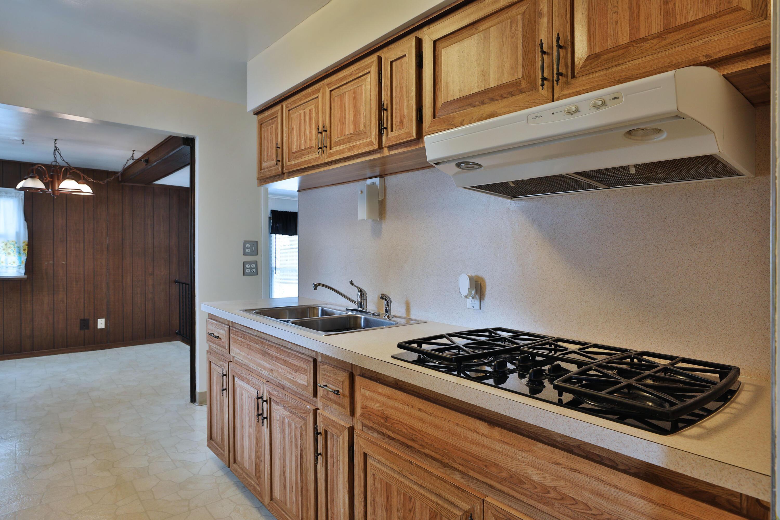 3339 Parkside Road Columbus, OH 43204 - Photo 12 of 37 Kitchen