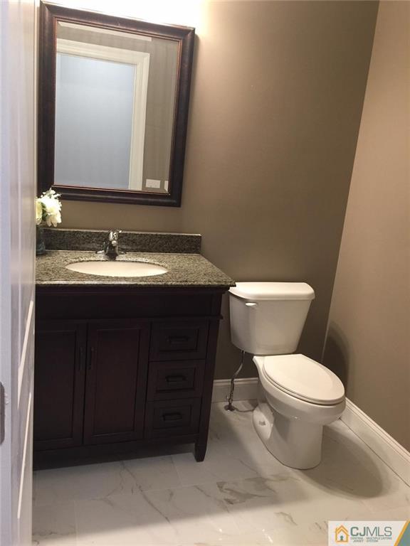 216 Oxford Road Edison, NJ 08820 - Photo 8 of 13 a bathroom with a toilet sink and mirror