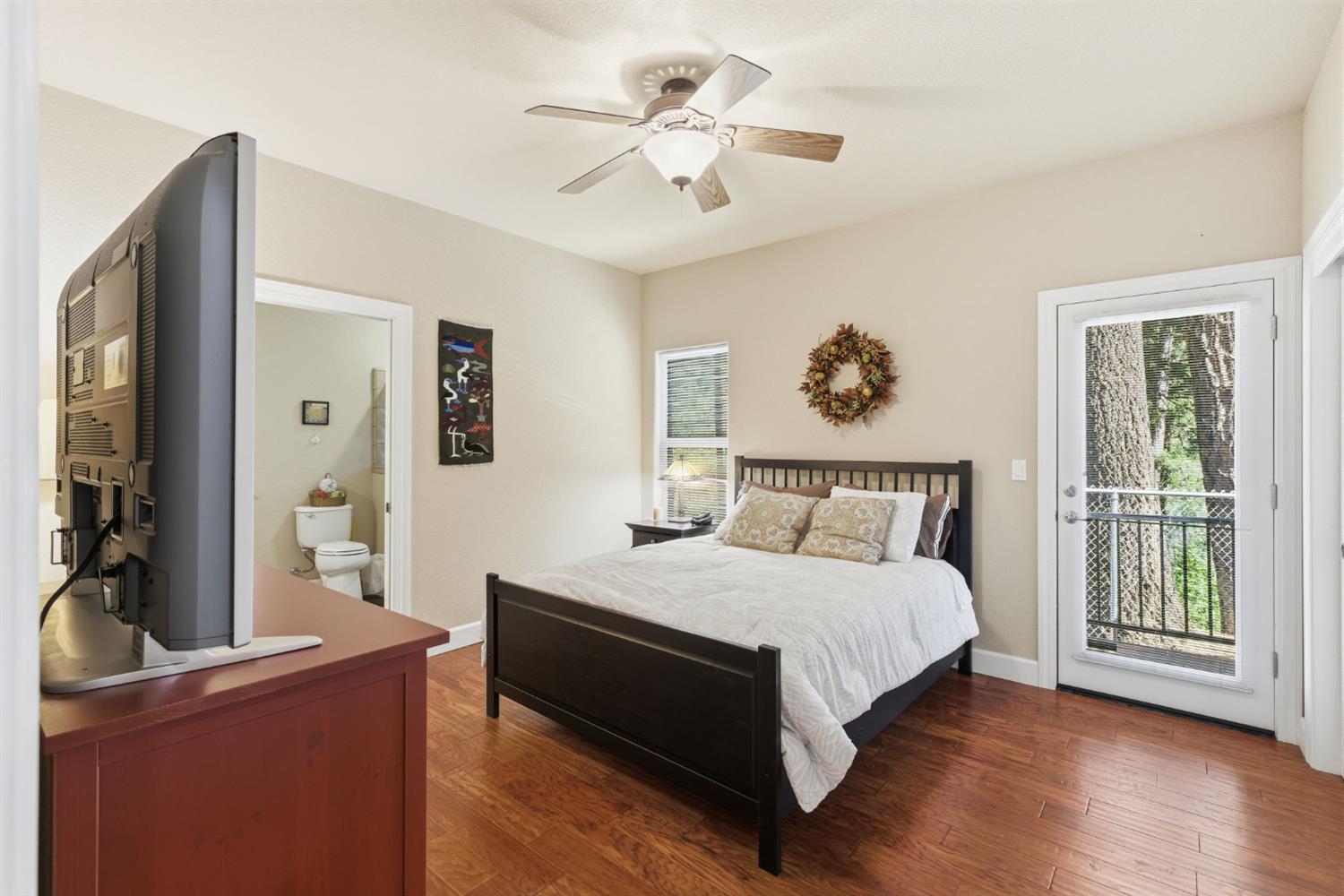 4550 Newtown Road Placerville, CA 95667 - Photo 31 of 43 Guest house bedroom