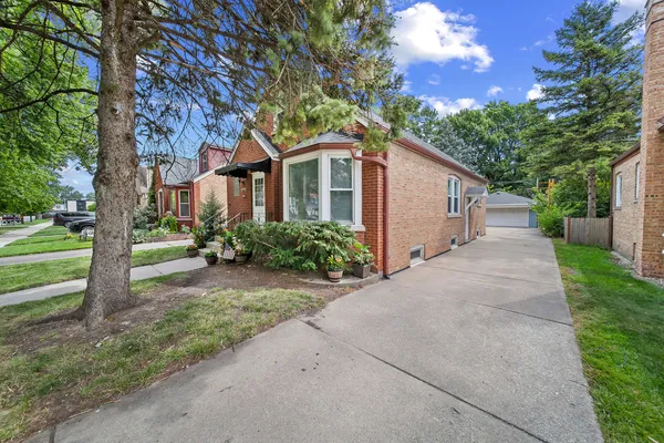$690,000 | 7119 North Merrimac Avenue, Chicago, IL 60646