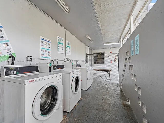 $1,900 | 10375 Southwest 40th Street, Unit X, Miami, FL 33165