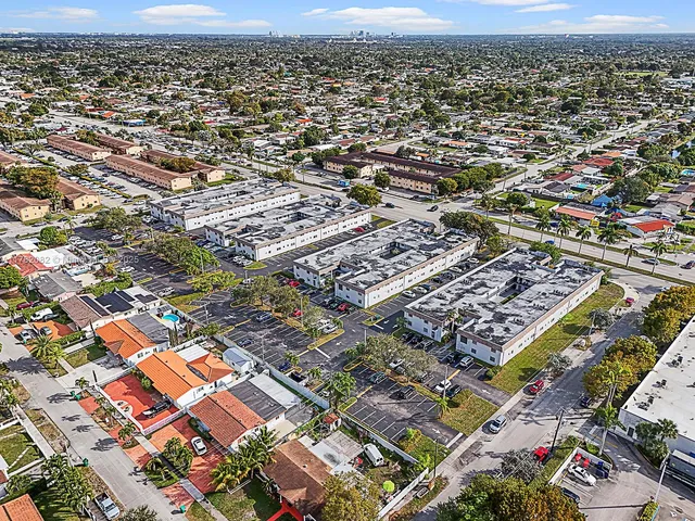 $1,900 | 10375 Southwest 40th Street, Unit X, Miami, FL 33165