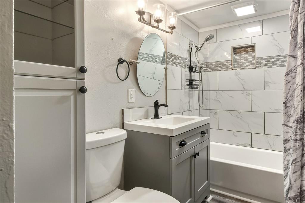 3210 Decatur Avenue Lakeland, FL 33805 - Photo 18 of 37 a bathroom with a sink a toilet and shower