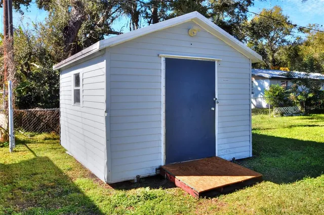 a view of backyard with a garden