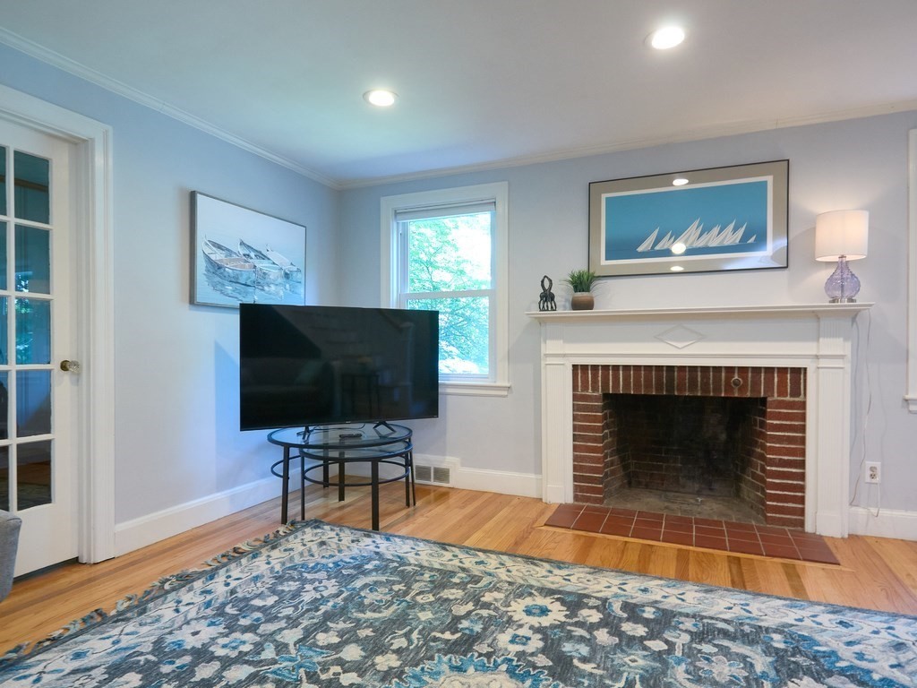 84 Roundwood Road Newton, MA 02464 - Photo 4 of 31 Gallery Image 4