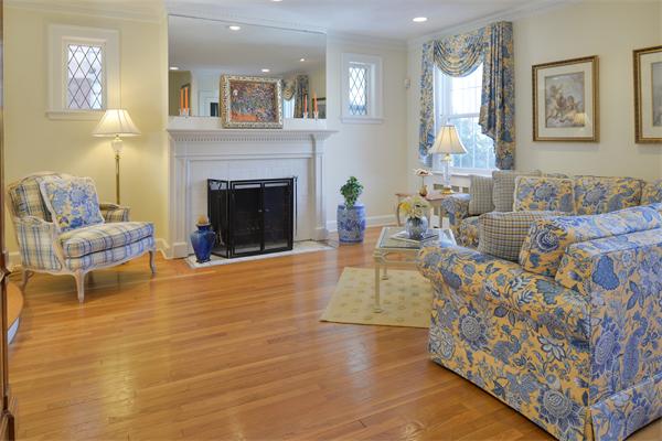 40 Powder House Rd Extension Medford, MA 02155 - Photo 2 of 30