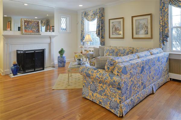 40 Powder House Rd Extension Medford, MA 02155 - Photo 3 of 30